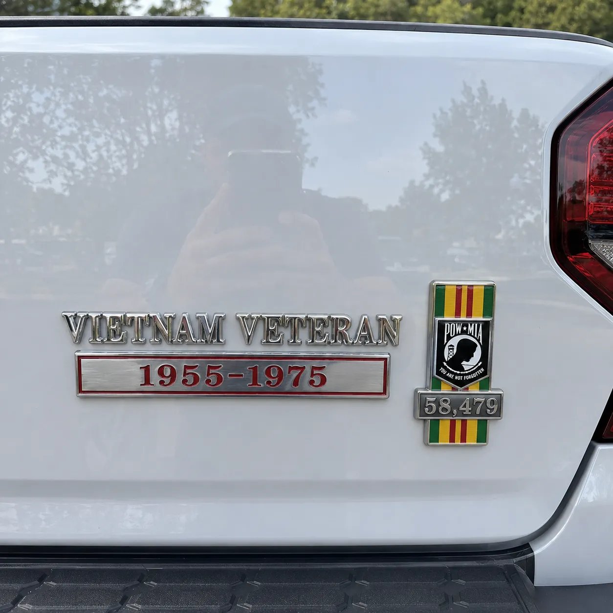 🎖️Vietnam-Era Veteran Tribute Car Emblem – Commemorative Metal Auto Badge for Honor & Remembrance