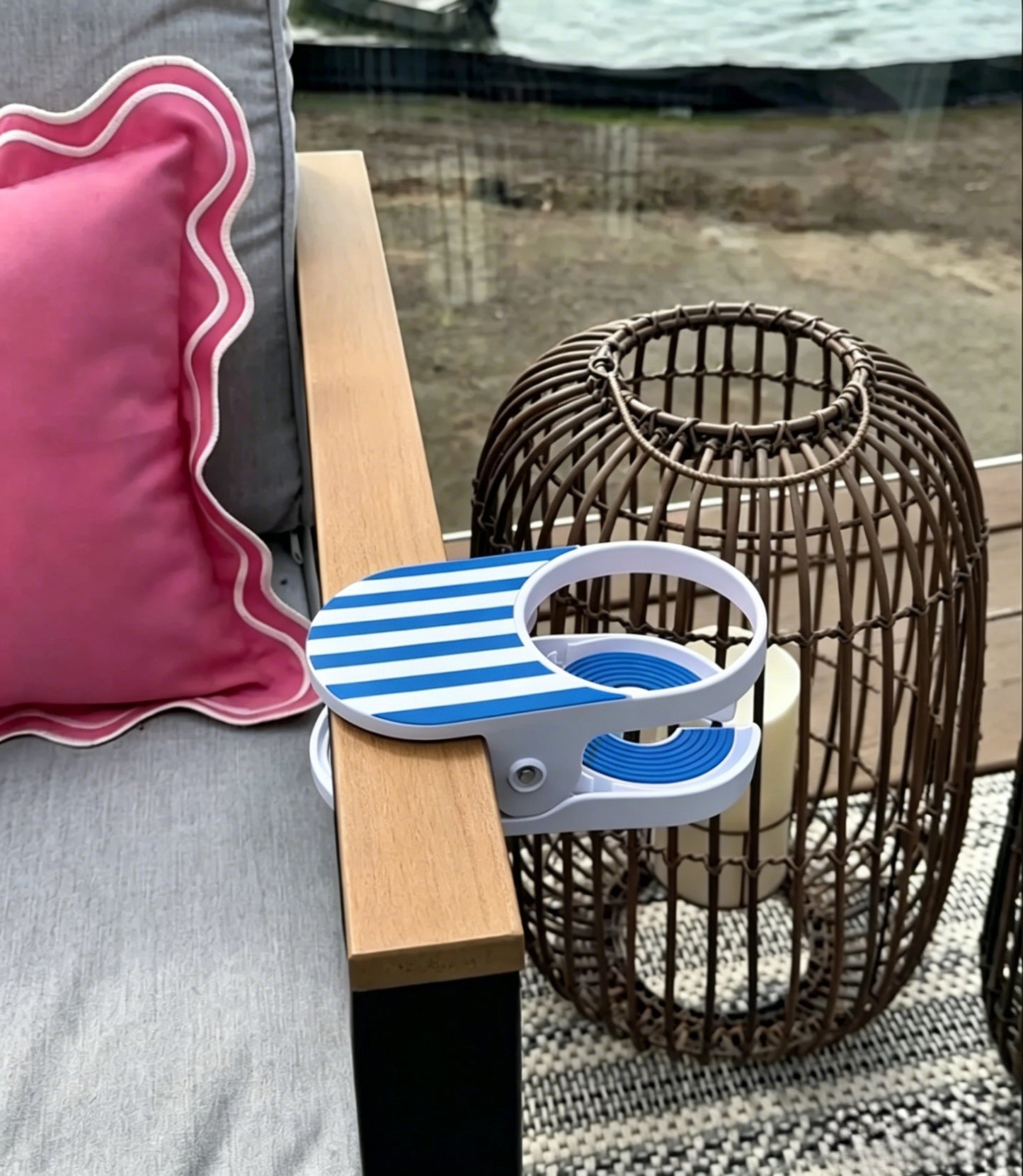 🏖️Clip-On Drink Holder – Secure Your Beverage Anywhere🍾