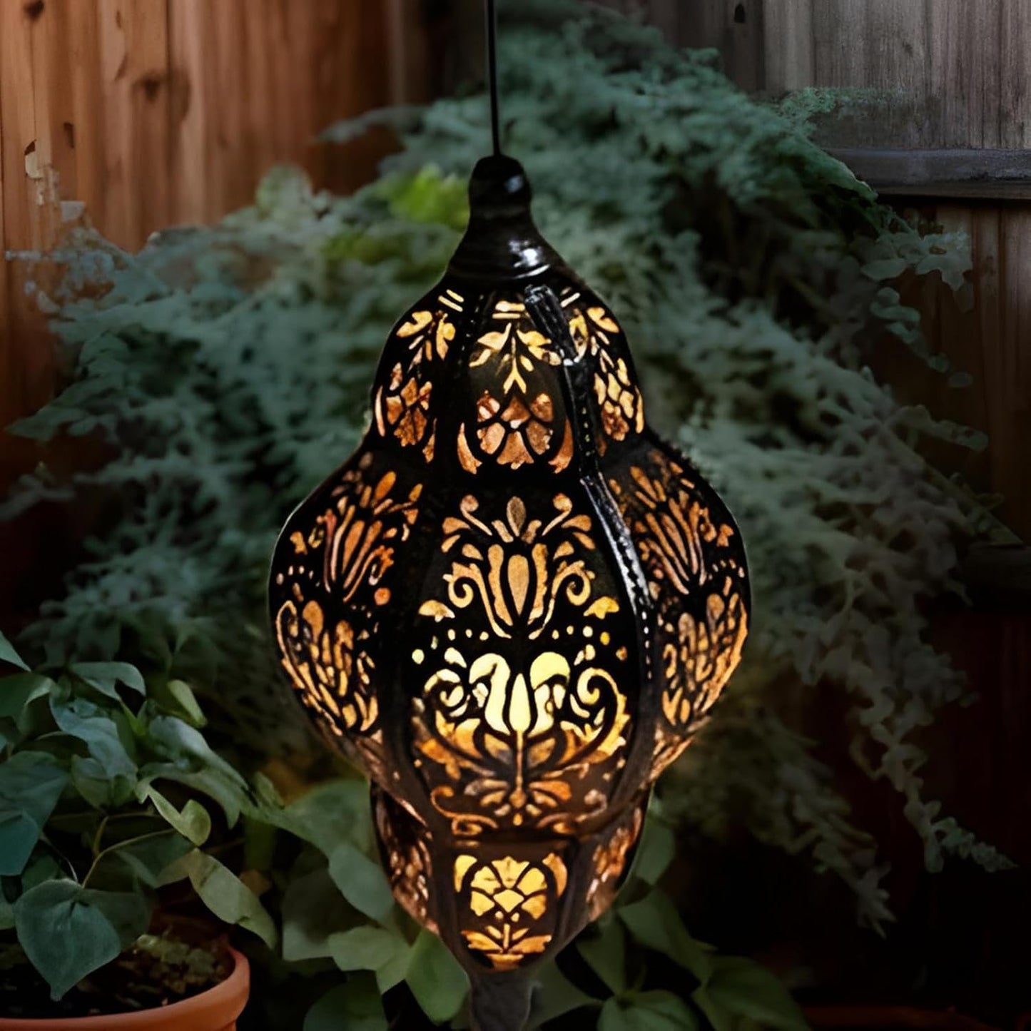 Baroque Style Solar Garden Lantern – Vintage Outdoor Light for Patio, Yard and Pathway Decor🏺