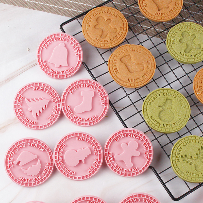 🔥Don’t Miss Out⚡Festive Christmas Cookie Cutter Set